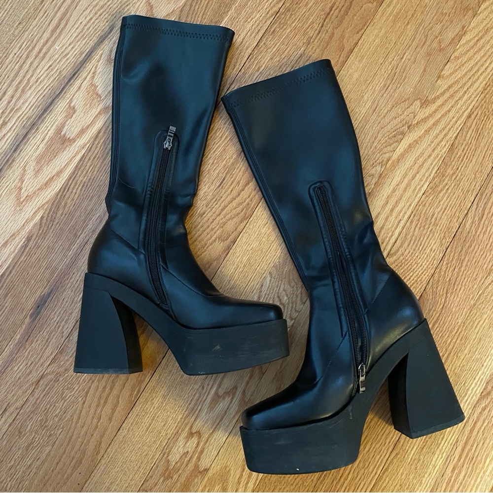 Knee High Black Platform Heel Boot - Picture 3 of 5
